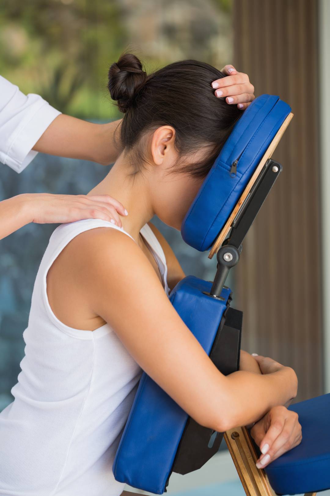 Woman receiving a shoulder massage